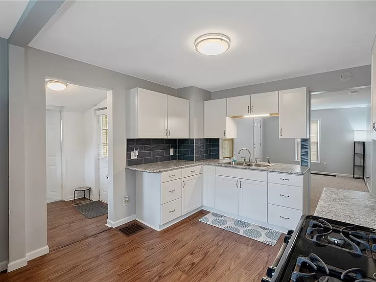 1110 Sunnycrest Rd - Photo 3 of 14
