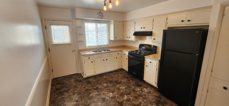 9805 W Manitoba St #3 - Photo 2 of 8