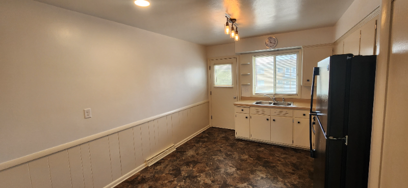 9805 W Manitoba St #3 - Photo 3 of 8