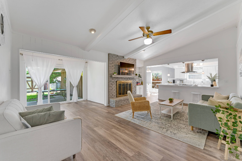 1614 Woodcrest Ln - Photo 2 of 20