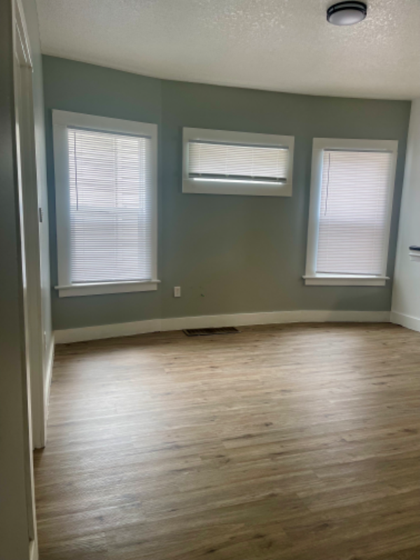 445 W Dewald St - Photo 2 of 16