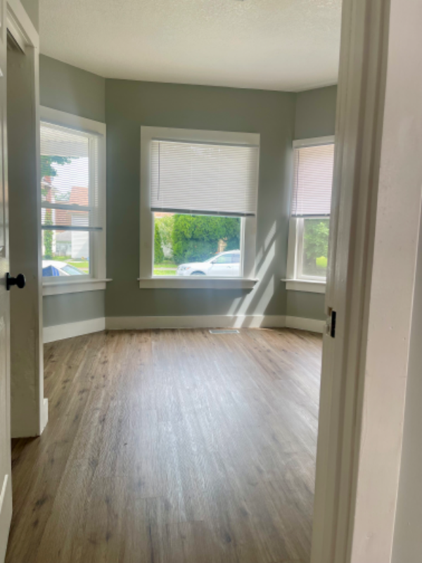 445 W Dewald St - Photo 3 of 16