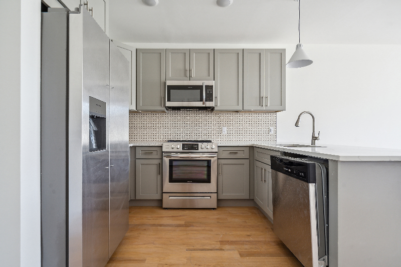 1435 51st St #10204 - Photo 2 of 7