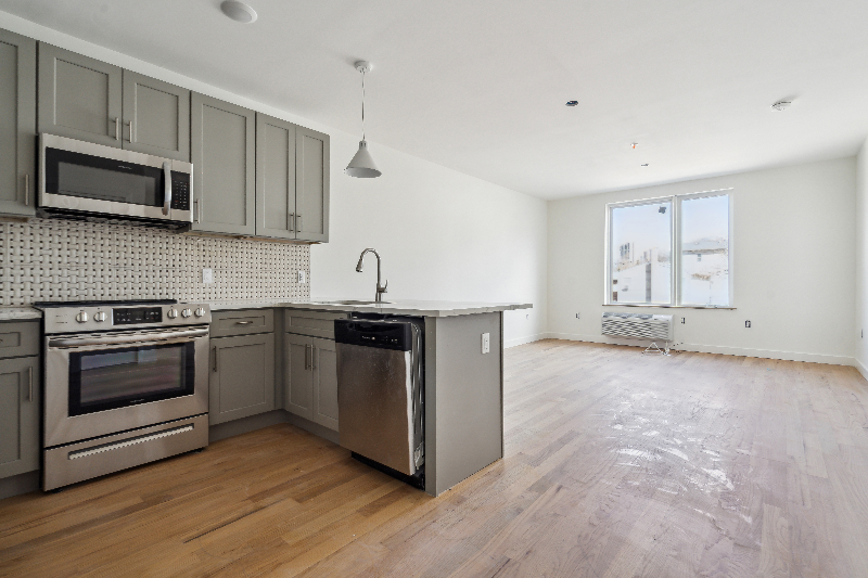 1435 51st St #10204 - Photo 3 of 7