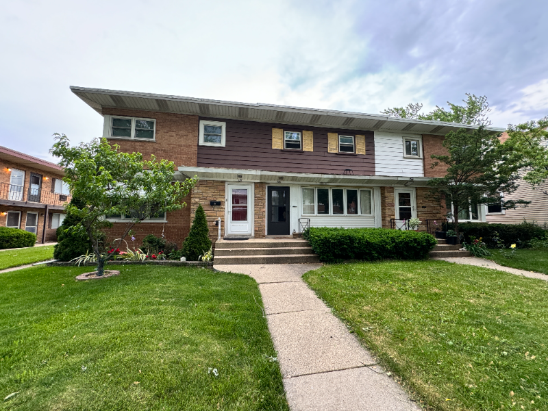 381 Oak St - Photo 2 of 16