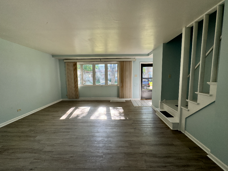 381 Oak St - Photo 3 of 16