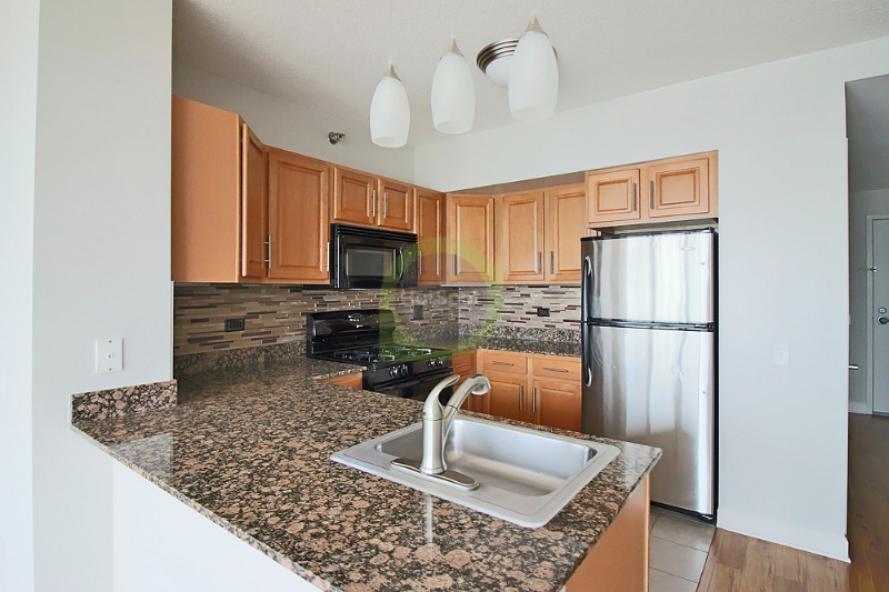 312 N Canal St - Photo 4 of 20