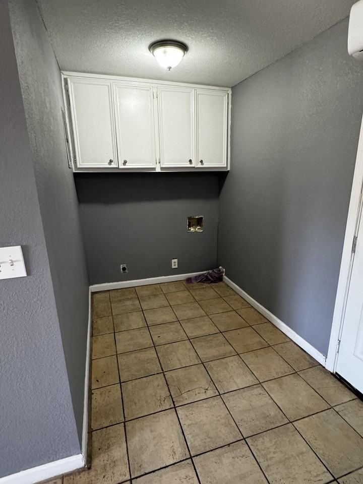 1911 41st St #B - Photo 6 of 8