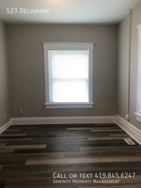 523 W Delaware Ave - Photo 3 of 10