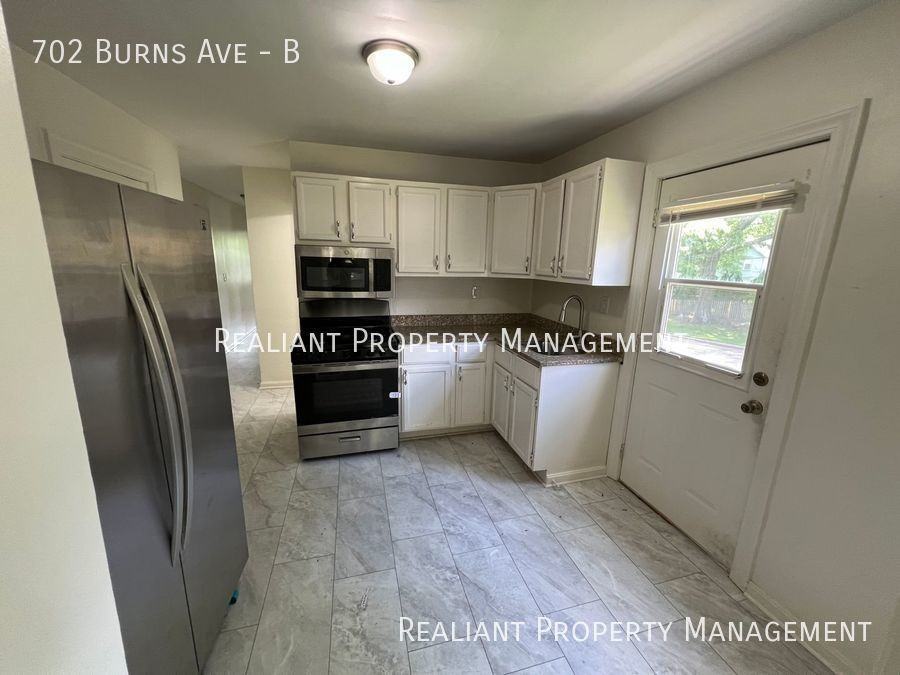 702 Burns Ave #B - Photo 3 of 9