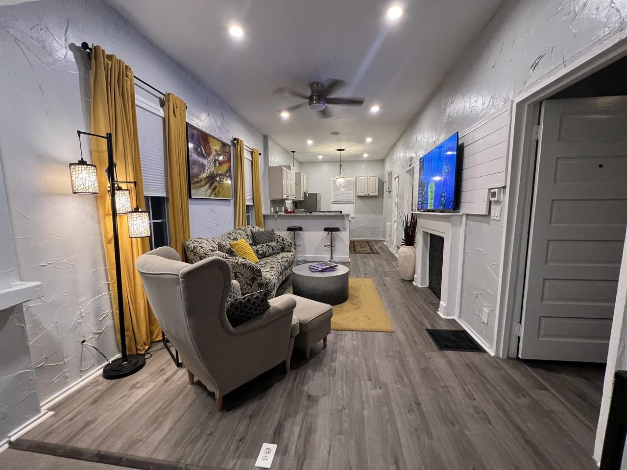 1077 Hampton St Nw #1 - Photo 4 of 13