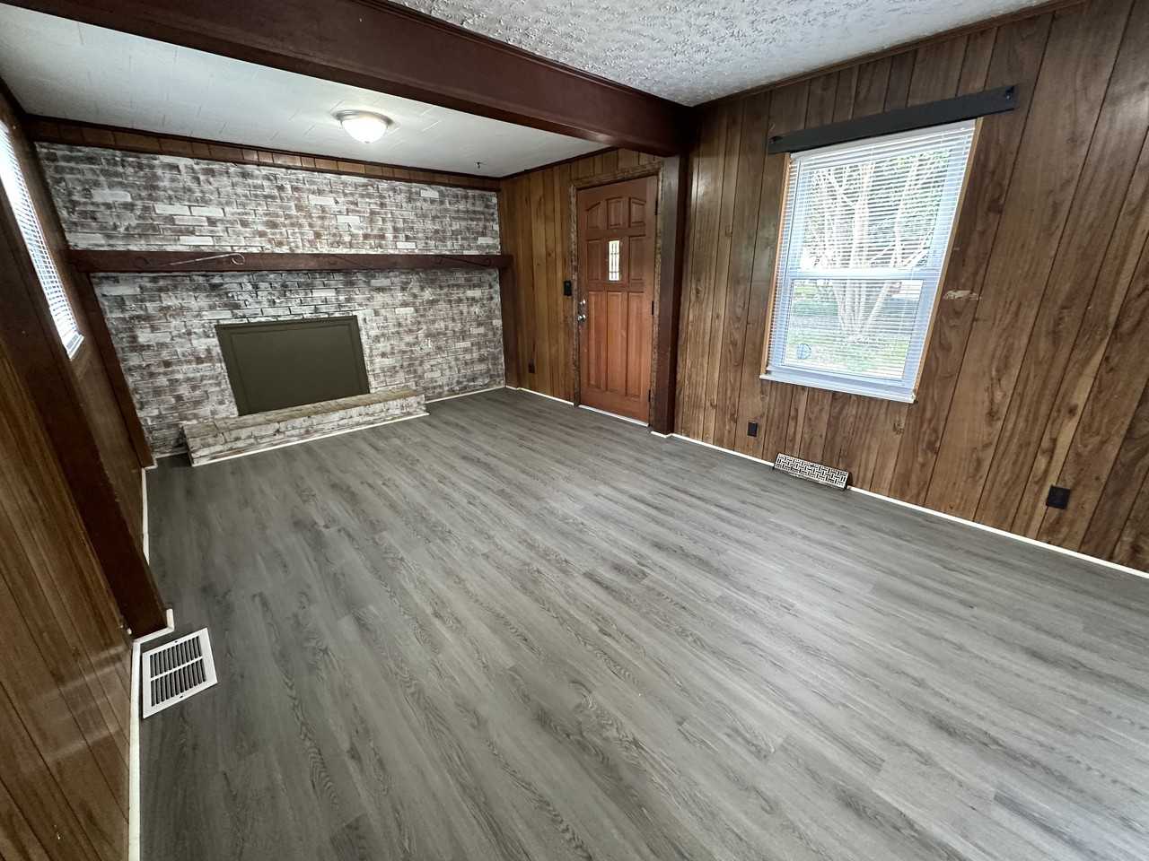653 Clemson Cir - Photo 2 of 19