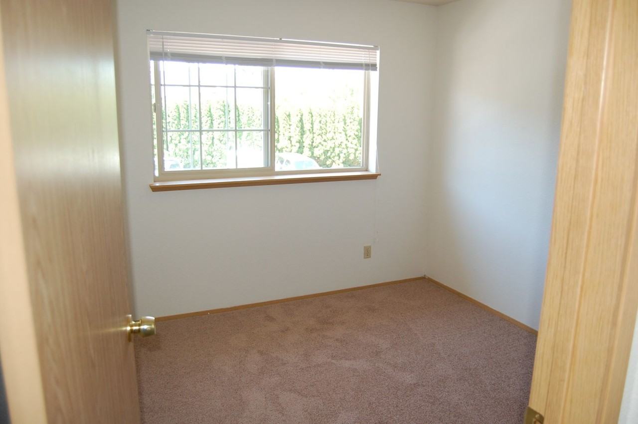 The Mountains Apartment Complex - Photo 5 of 5