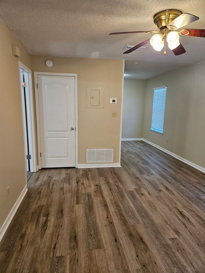 117 Alder Ave Se - Photo 2 of 13