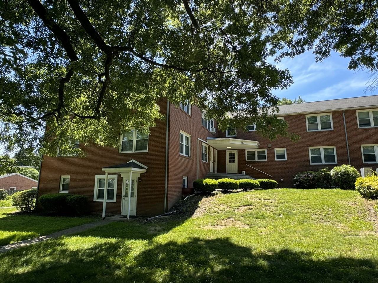 Towneview Apartments - Photo 2 of 20