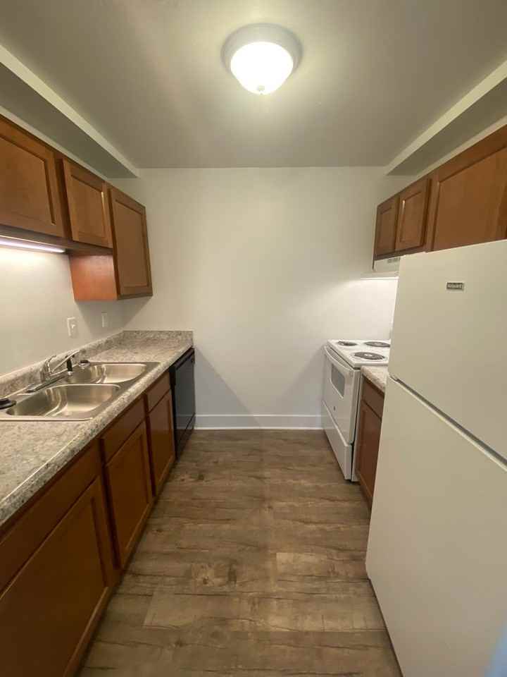 311 Jarvis St. - Photo 5 of 11