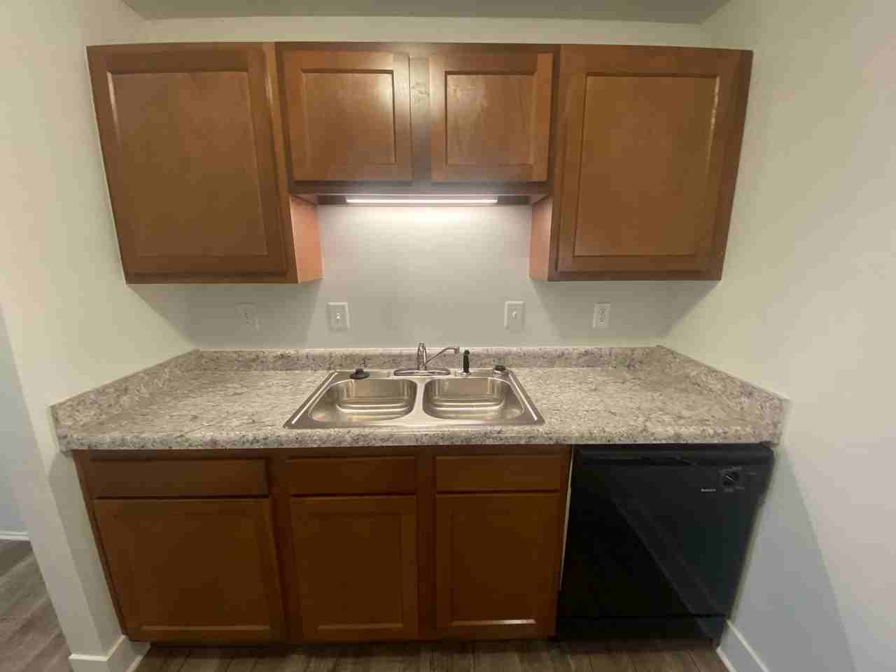 311 Jarvis St. - Photo 6 of 11