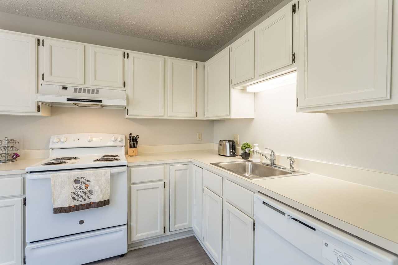 Seven Hearths Homestead Apartments - Photo 4 of 18