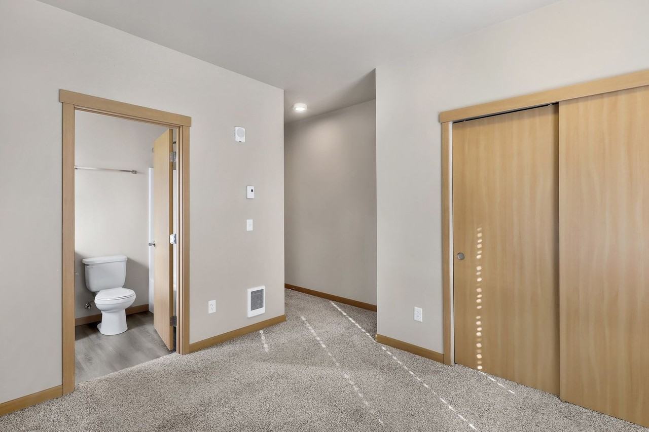 Tremezzo Apartments - Photo 4 of 50