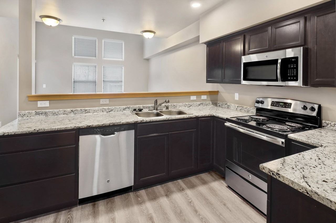 Tremezzo Apartments - Photo 7 of 50