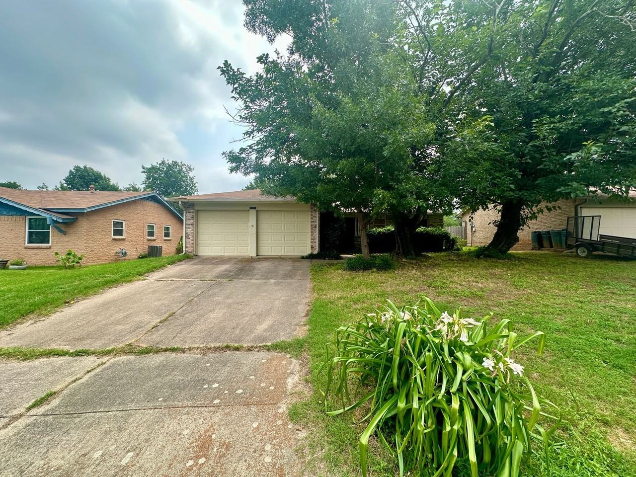 1502 Aransas Dr - Photo 2 of 33