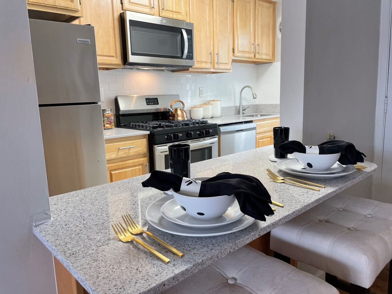 Metropolitan Wynnewood - Photo 3 of 50