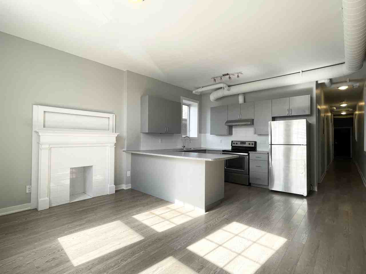 657 Barton Street East, Hamilton, Ontario - Photo 2 of 10