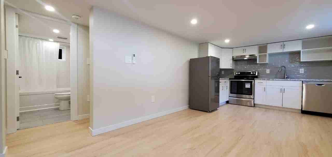 371 Bridge Street East - Photo 2 of 12