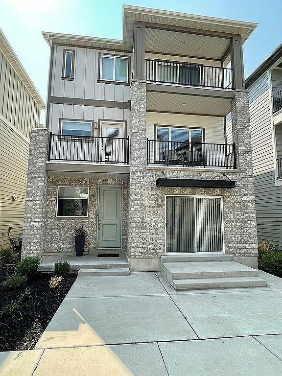 36 S Rio Grand Ave, Farmington, UT 84025 3 Bedroom Apartment for Rent