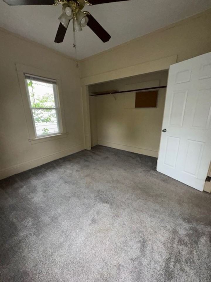 1528 W 10th St - Photo 5 of 10