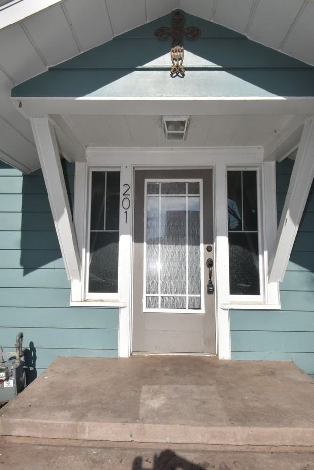 201 Manor Ave - Photo 2 of 25