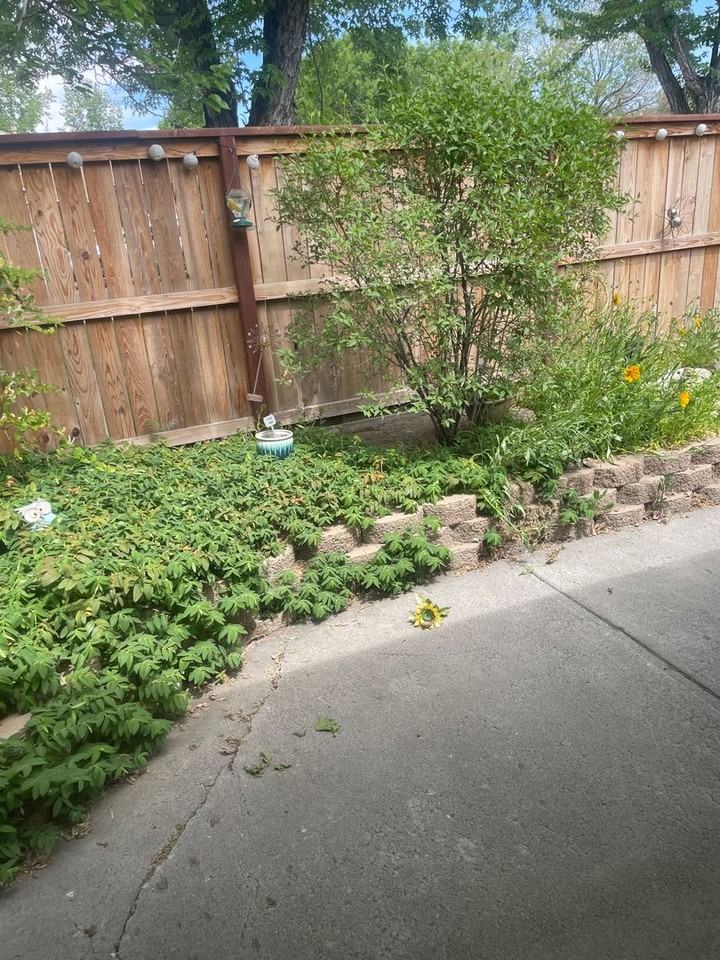 986 Ridgewood Dr - Photo 3 of 7