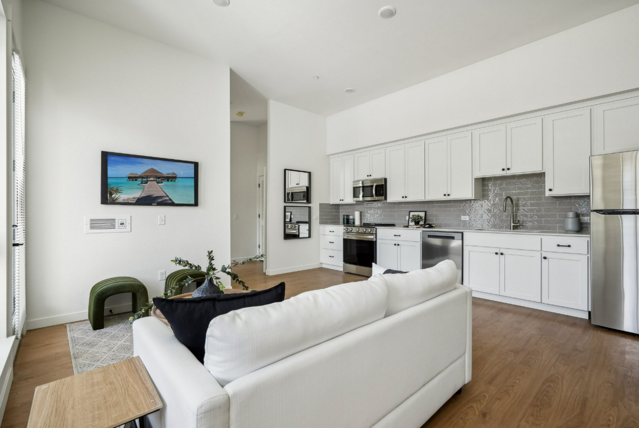 Lincoln Street Apartments - Photo 5 of 36