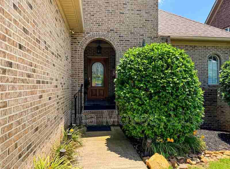 745 Charleston Pl - Photo 3 of 32