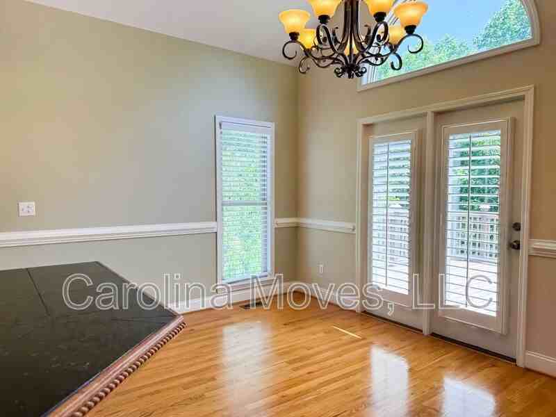 745 Charleston Pl - Photo 6 of 32