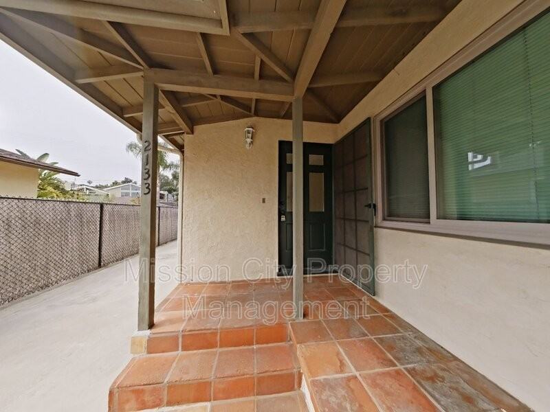 2133 Gillespie St - Photo 2 of 11