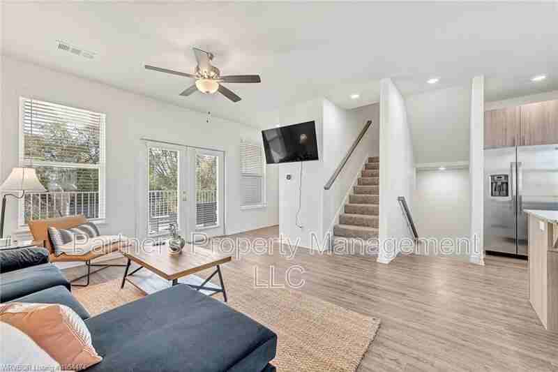 1766 S Razorback Rd - Photo 3 of 12