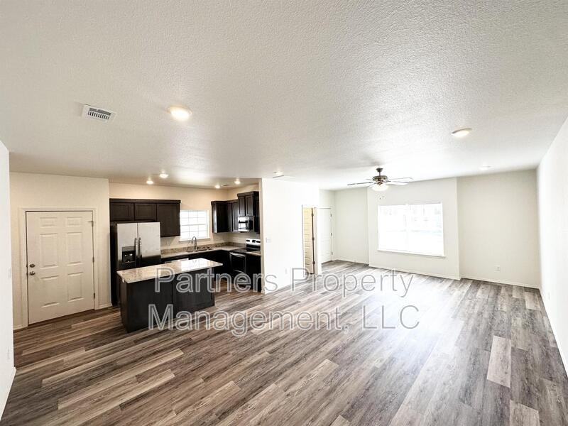 823 S Amarillo Ave - Photo 4 of 27