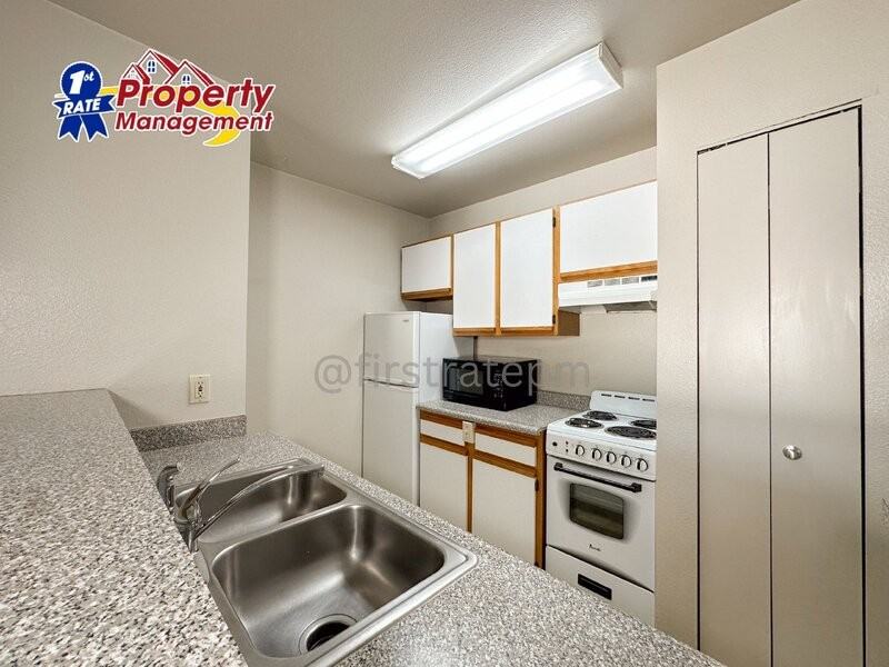 850 W Belmont St #104 - Photo 5 of 21