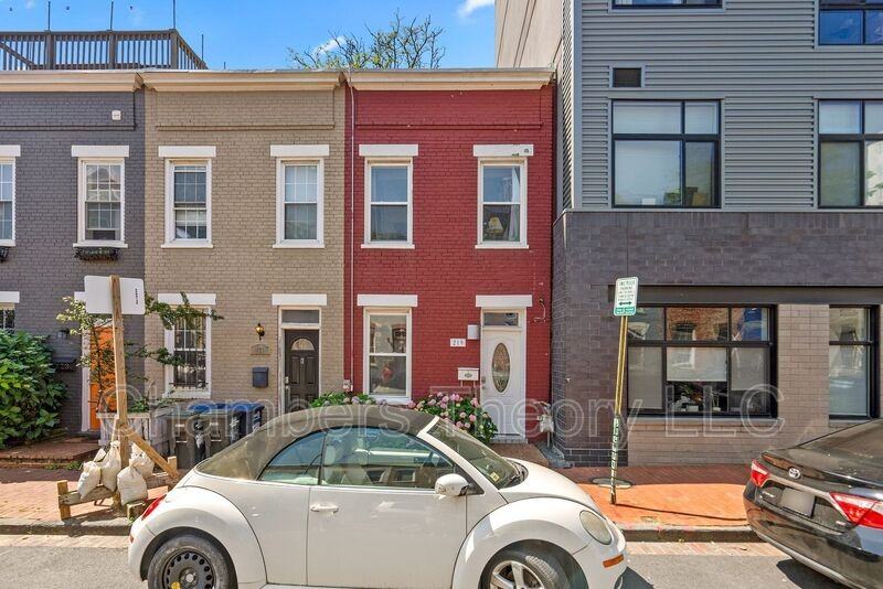 219 Parker St Ne - Photo 3 of 30