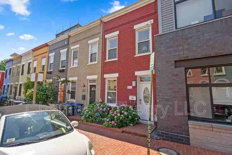 219 Parker St Ne - Photo 4 of 30
