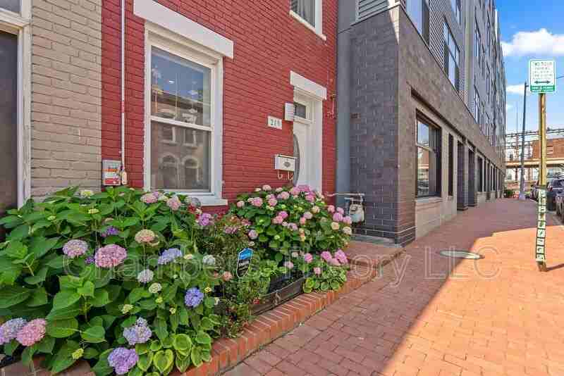 219 Parker St Ne - Photo 2 of 30