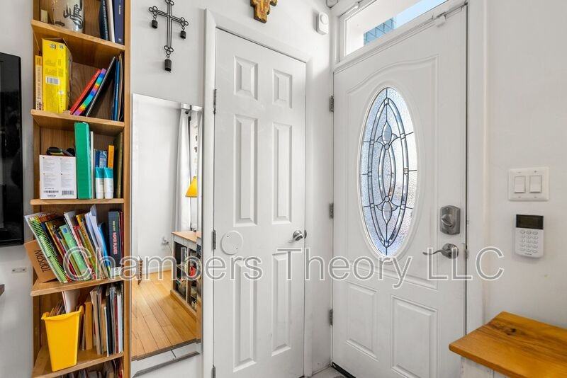 219 Parker St Ne - Photo 5 of 30