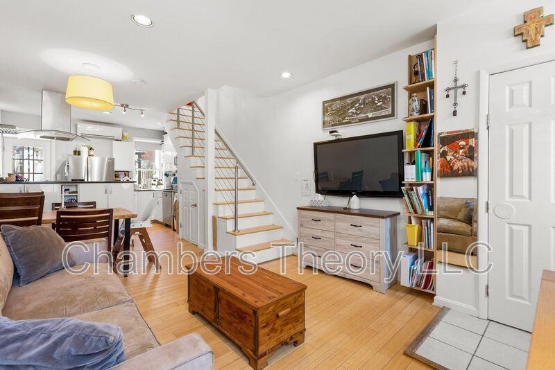 219 Parker St Ne - Photo 7 of 30