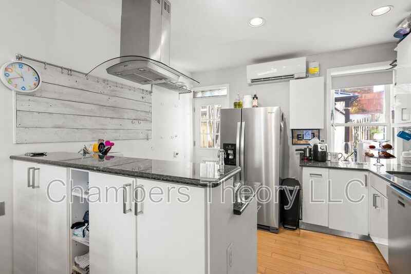 219 Parker St Ne - Photo 2 of 31
