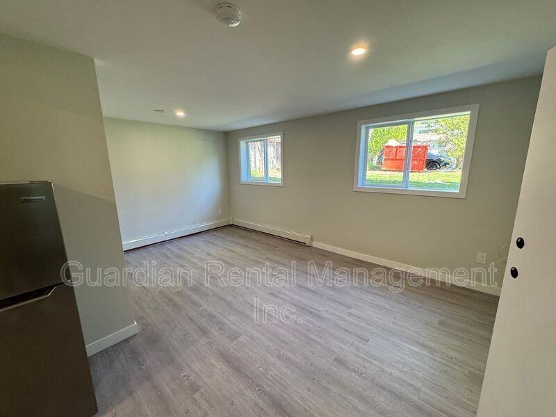 329 Albany St #C - Photo 3 of 7
