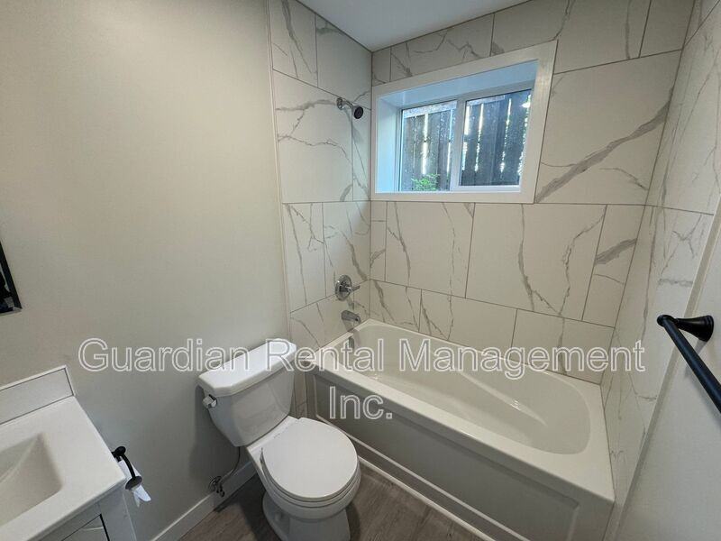 329 Albany St #C - Photo 7 of 7