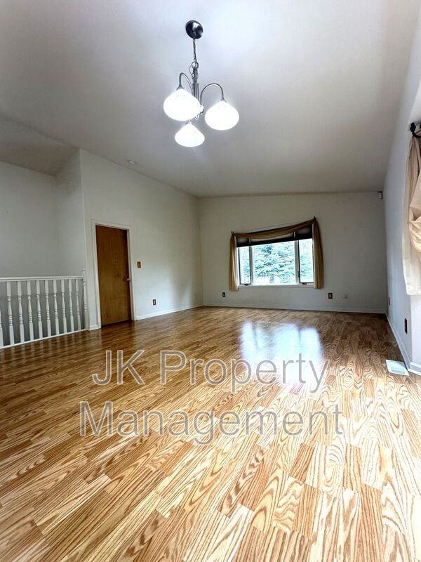 3209 Wild Rose Ln - Photo 7 of 36