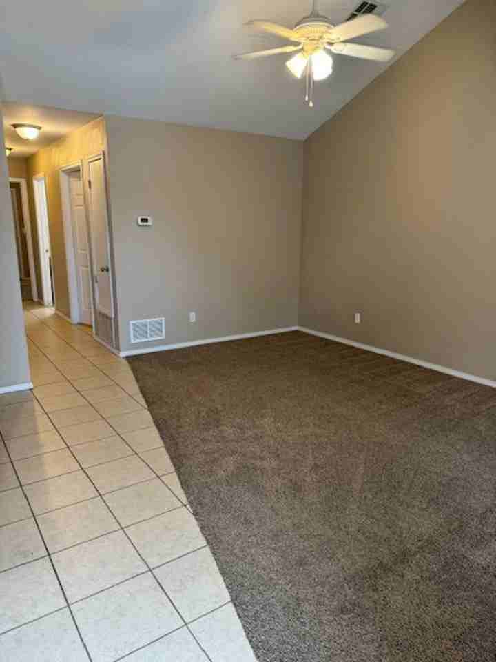 111-113 Cherokee - Photo 2 of 10