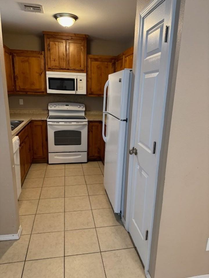 111-113 Cherokee - Photo 3 of 10